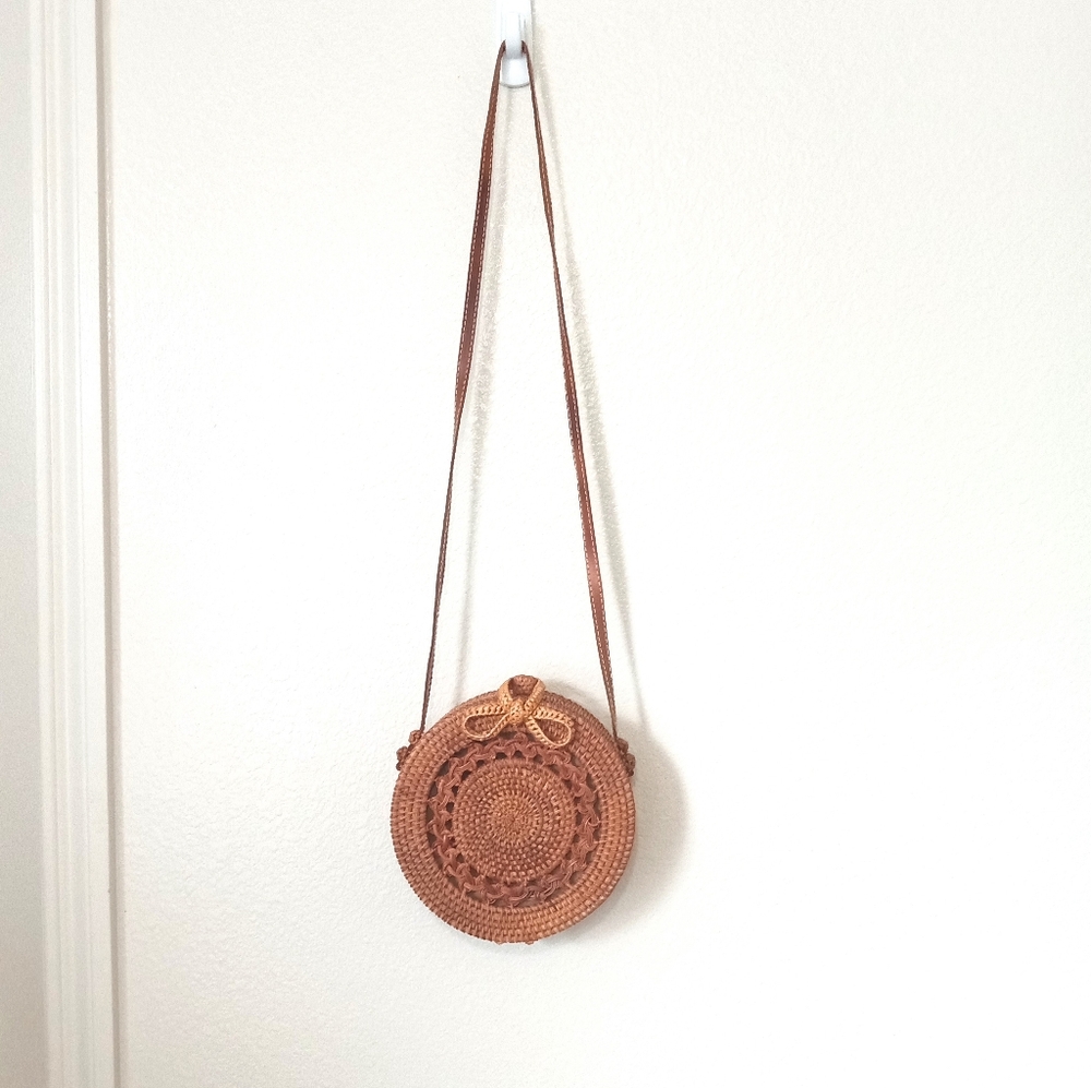 Woven Rattan Handmade Circular Brown Crossbody Shoulder Bag - Picture 3 of 8